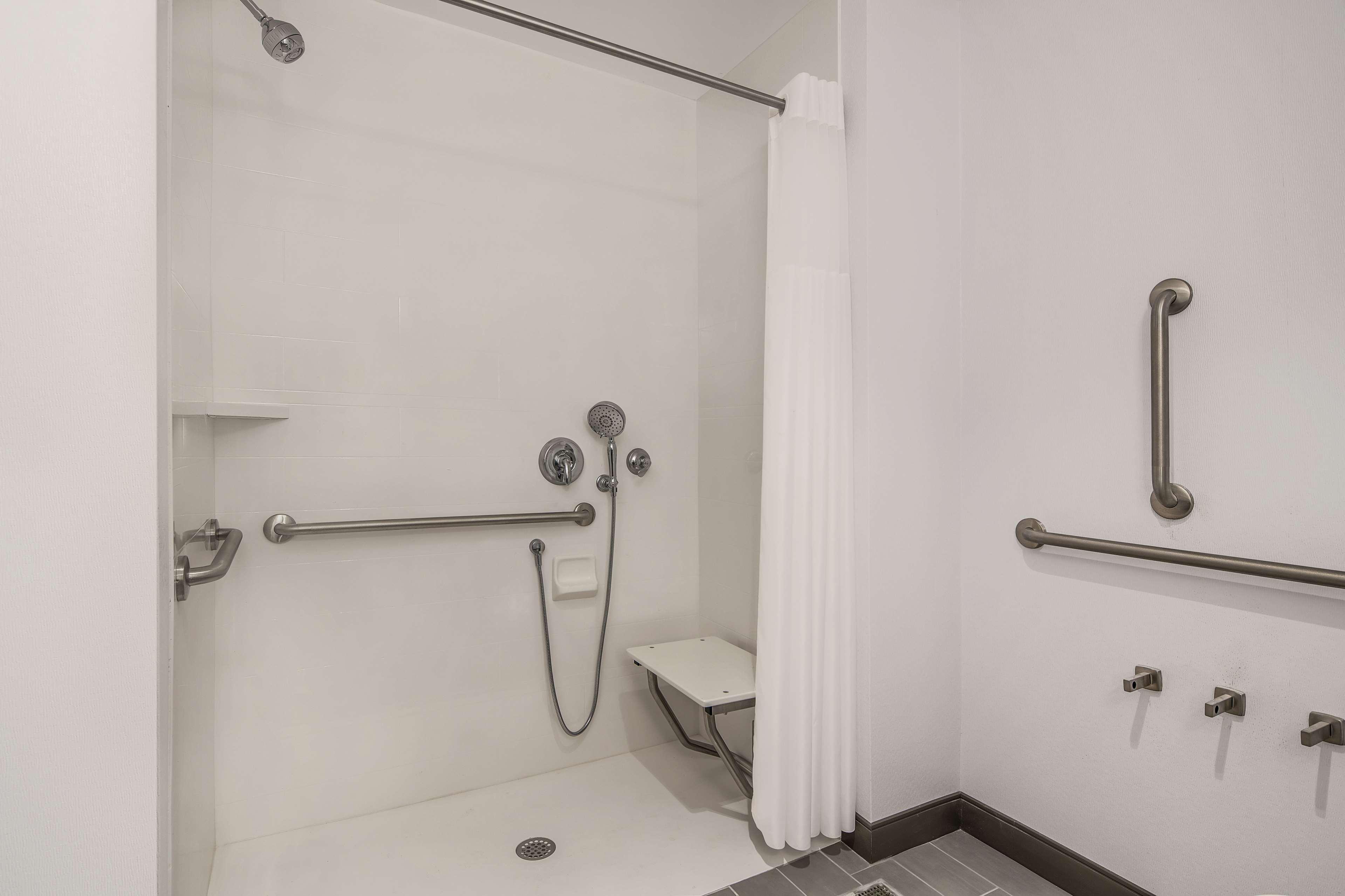 Hampton Inn & Suites Raleigh Midtown, Nc Zewnętrze zdjęcie