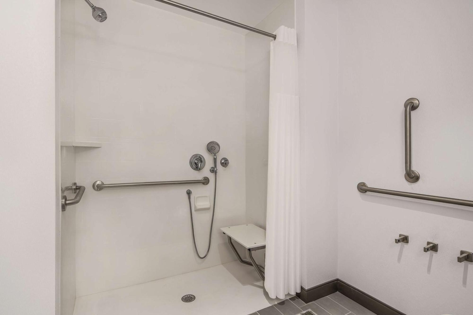 Hampton Inn & Suites Raleigh Midtown, Nc Zewnętrze zdjęcie